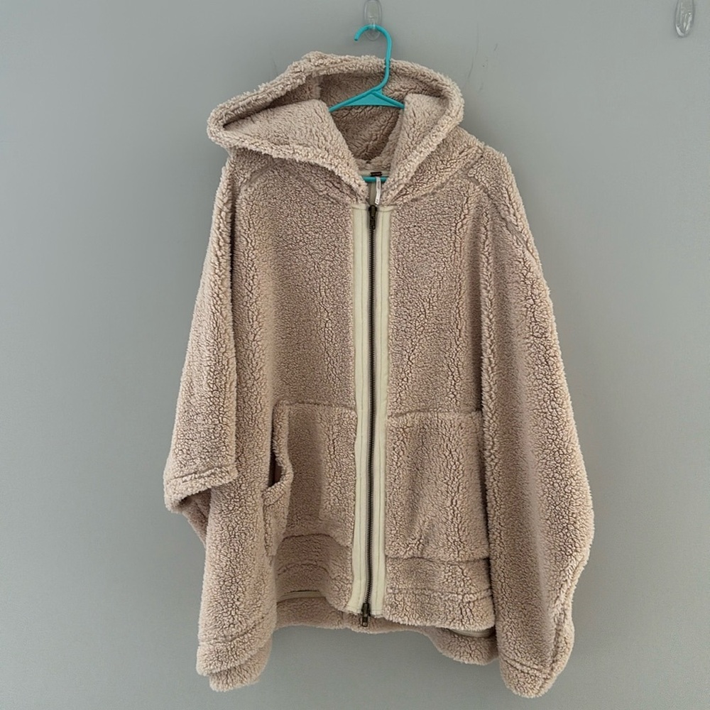 FREE PEOPLE Sherpa full zip hoodie poncho size M/L